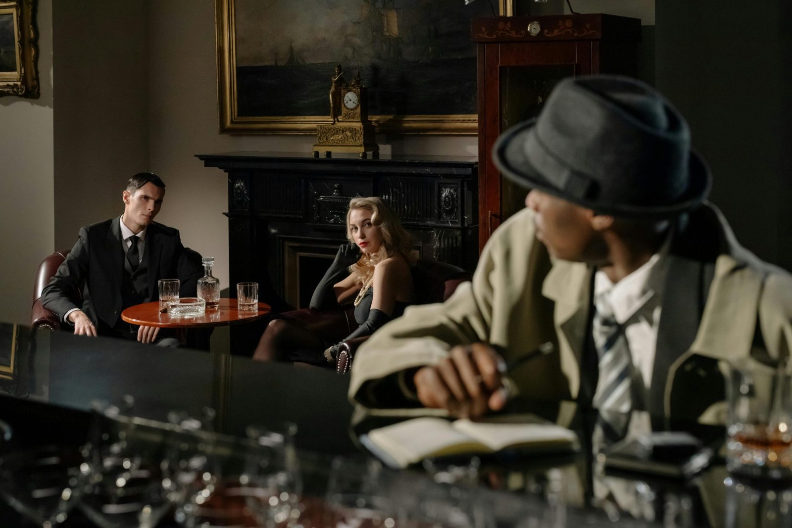 A mysterious detective in a vintage lounge captures the essence of classic noir storytelling.